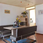 펜션 Freistehendes Beim Wellnessbad Mit Eingezaeuntem Garten Und Terrasse By Interhome