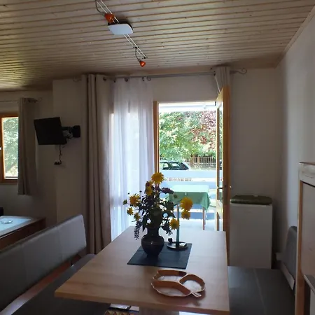 Freistehendes Beim Wellnessbad Mit Eingezaeuntem Garten Und Terrasse By Interhome 펜션